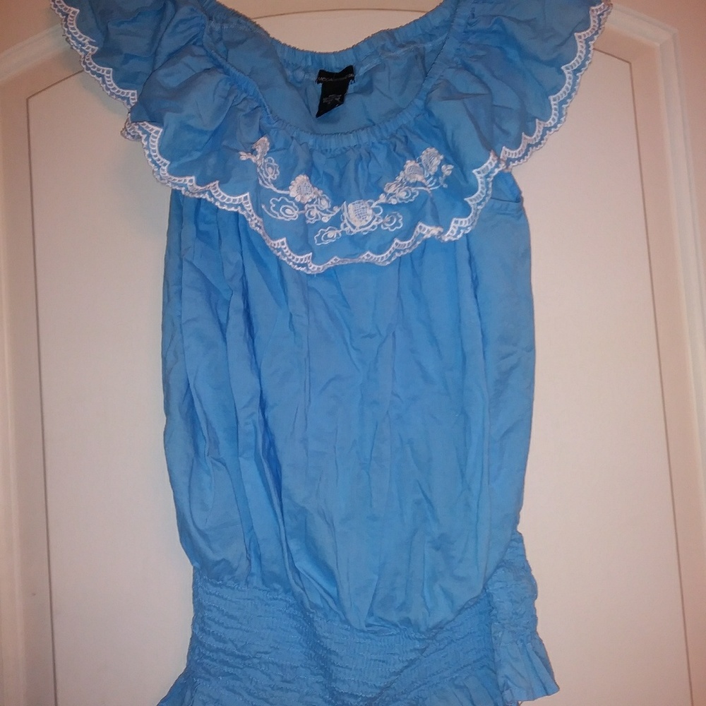 Moda international blue blouse white detail